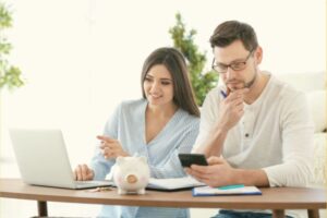 Read more about the article Orçamento Familiar: Ferramentas para Descomplicar o Fluxo de Caixa Doméstico