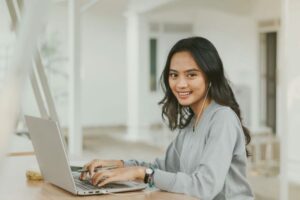 Read more about the article Como Ganhar R$1560 por Mês na Internet: Guia Prático para Freelancers Iniciantes