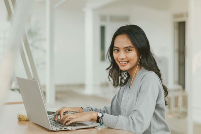 Read more about the article Como Ganhar R$1560 por Mês na Internet: Guia Prático para Freelancers Iniciantes
